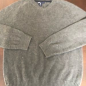 Gap boys v-neck lightweight gray sweater